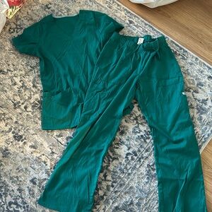 Women’s Green IRG Scrub set